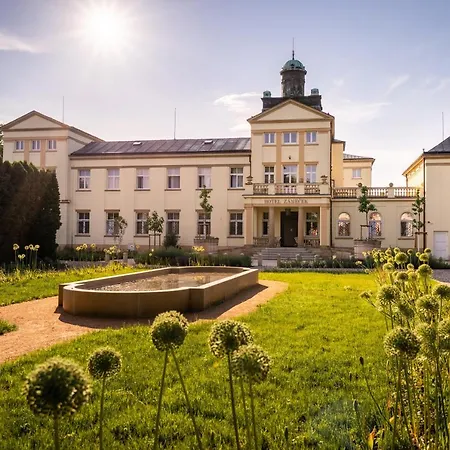 فندق Zamecek Poděbrady